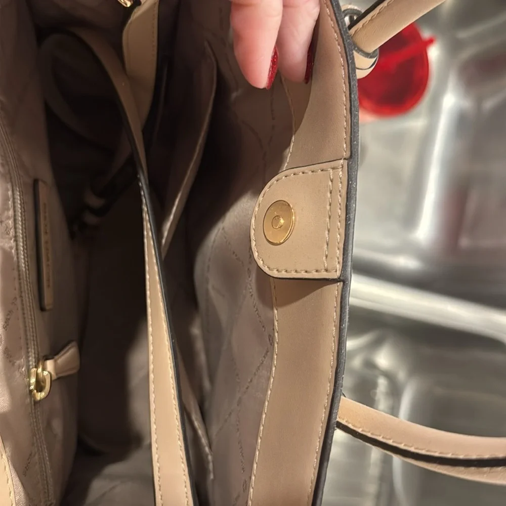 Michael Kors beige tote - Picture 3 of 4